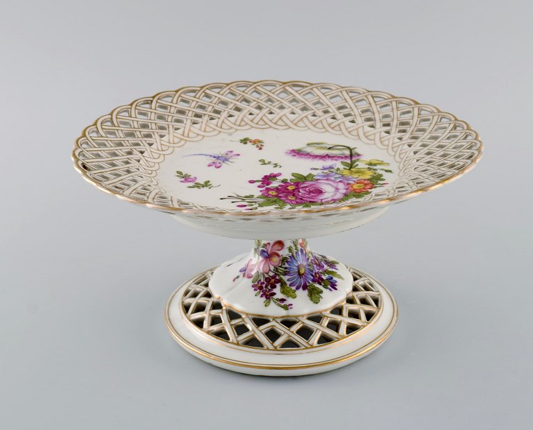 Antique Meissen compote in openwork porcelain with hand-painted flowers, insects and gold decoration. Marcolini period 1774-1814.Museum quality.