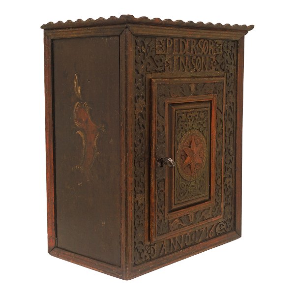 Small original decorated Danish Baroque cabinet. Dated 1716. Owners initials Peder Søren Søn. (Son of Peder Søren). H: 66cm. B: 56cm. D: 33cm