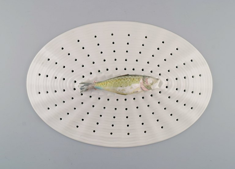 Large Royal Copenhagen fauna danica/flora danica porcelain fish strainer modeled with hand-painted fish. Dated 1951.