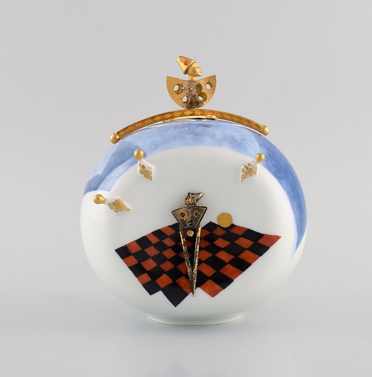 Silvia Klöde (b. 1956) and Alfred Weber for Meissen. Surrealistic "Le jeune Harlekin" lidded vase in hand-painted porcelain. Lid knob in gilded brass. 1980s.