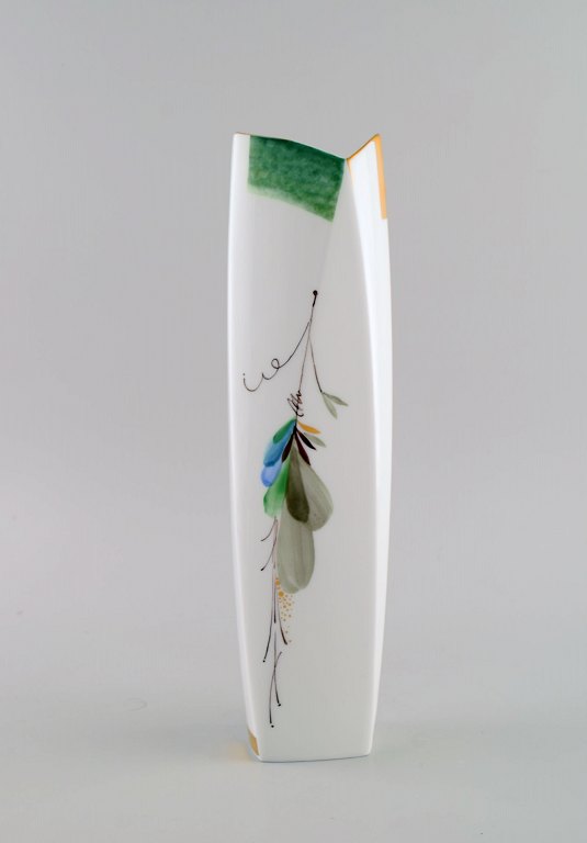 Modernist Cosmopolitan  Meissen vase in hand-painted porcelain. 1970s / 80s.