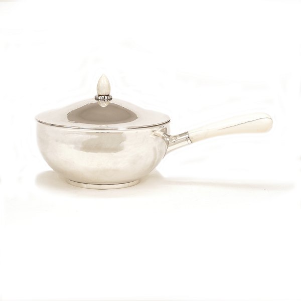 Evald Nielsen stjertgryde i sterlingsølv. Fremstillet ca. år 1940. L: 28cm. H: 14cm
