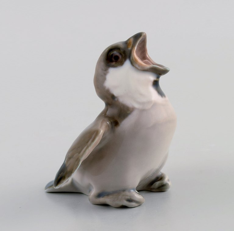 Knud Kyhn for Bing & Grøndahl. Porcelain figure. Sparrow chick. Model number 1852.