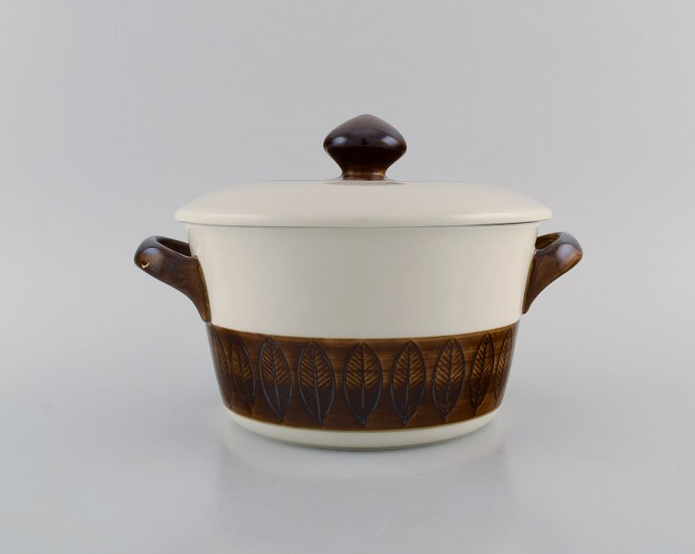 Hertha Bengtson (1917-1993) for Rörstrand. Koka lågterrin i glaseret stentøj. 1960