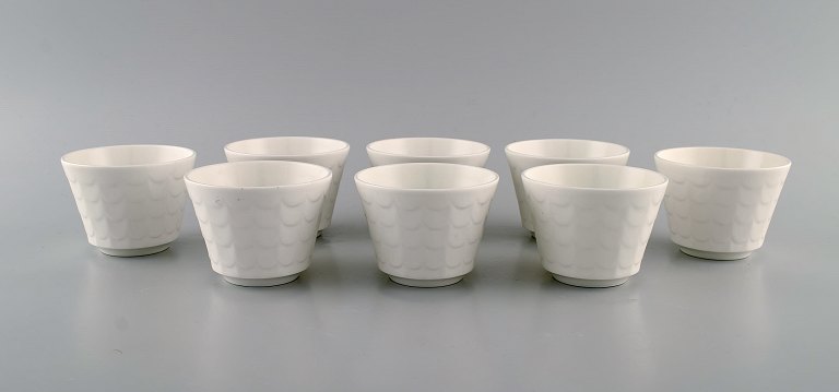 Wilhelm Kåge for Gustavsberg. Otte urtepotter i hvidglaseret porcelæn. Svensk design, 1960