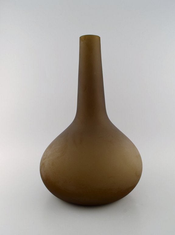Salviati, Murano. Stor dråbeformet vase i mundblæst kunstglas. Italiensk design. Tidligt 21. århundrede.