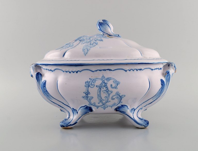 Emile Gallé for St. Clement, Nancy. Antique lidded tureen in hand-painted faience. 1870s / 80s.