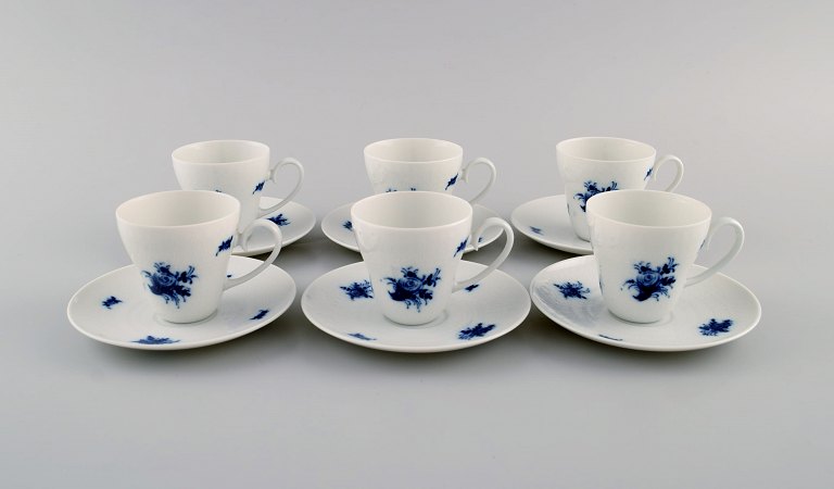 Bjørn Wiinblad for Rosenthal. Seks Romanze Blå Blomst mokkakopper med underkopper. 1960