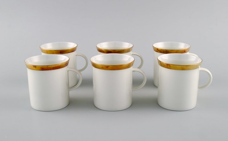 Seks Rosenthal Berlin kaffekopper i porcelæn med guldkant. Midt 1900-tallet.