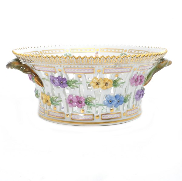 Flora Danica fruit bowl by Royal Copenhagen #3534. 1. quality. Perfect condition. H: 9cm. D: 23cm