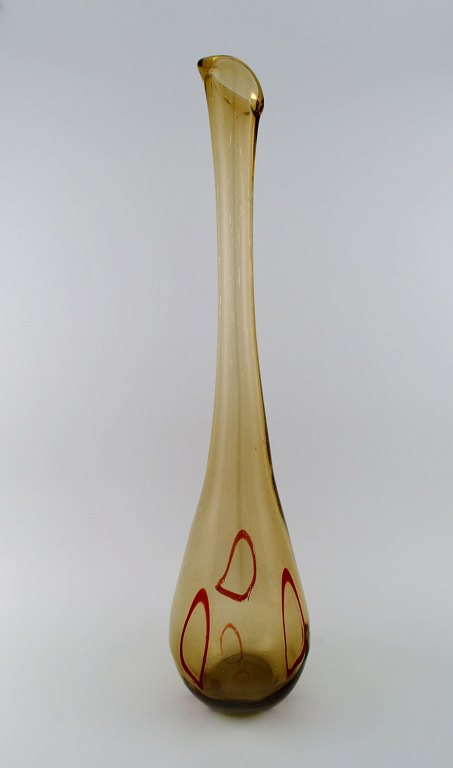 Stor Murano gulvvase i røgfarvet og rødt mundblæst kunstglas. Italiensk design, 1960/70