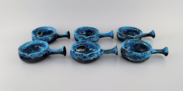 French ceramist. Six tapas bowls in glazed stoneware. Beautiful glaze in azure shades. Unique, high-quality ceramics. Mid-20th century.