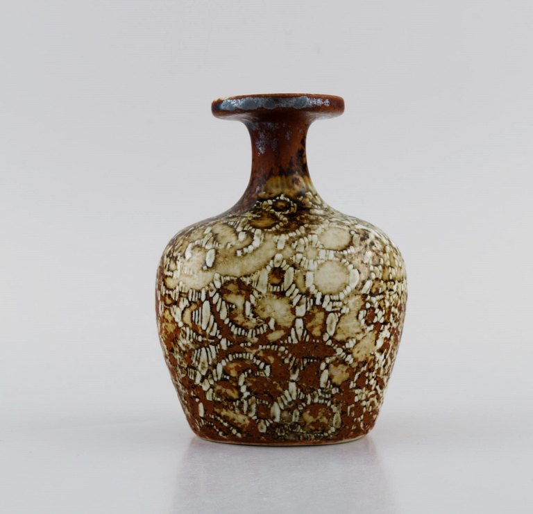 Stig Lindberg for Gustavsberg Studiohand. Vase glaseret keramik. Smuk glasur i brune og sand nuancer. 1960