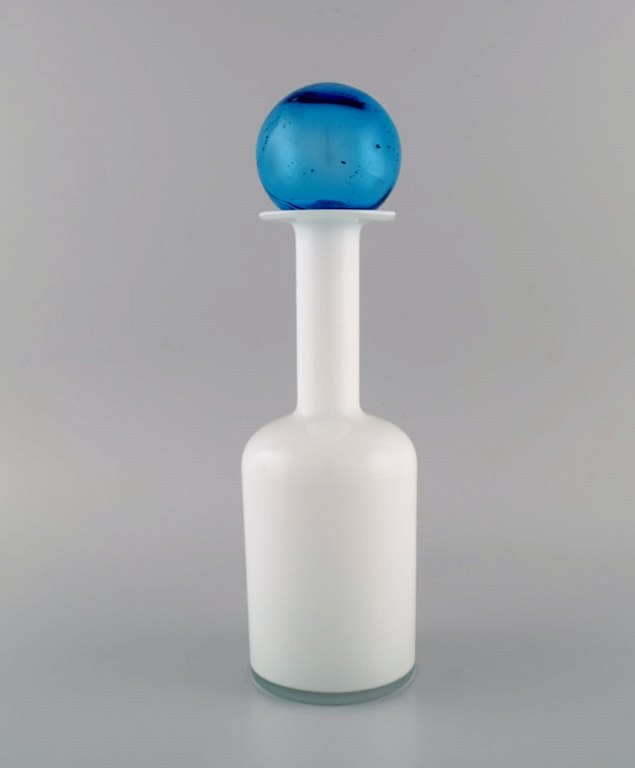 Otto Brauer for Holmegaard. Vase / bottle in white mouth-blown art glass with light blue ball. 1960