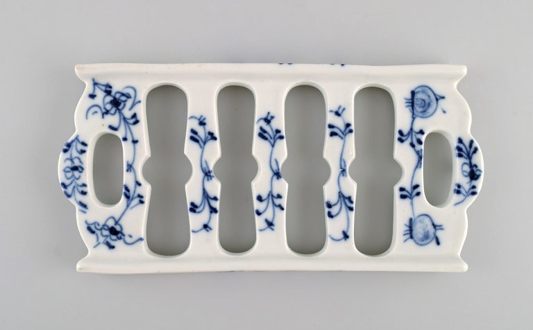 Antageligt Meissen Løgmønstret bordskåner i håndmalet porcelæn. Ca. 1900.
