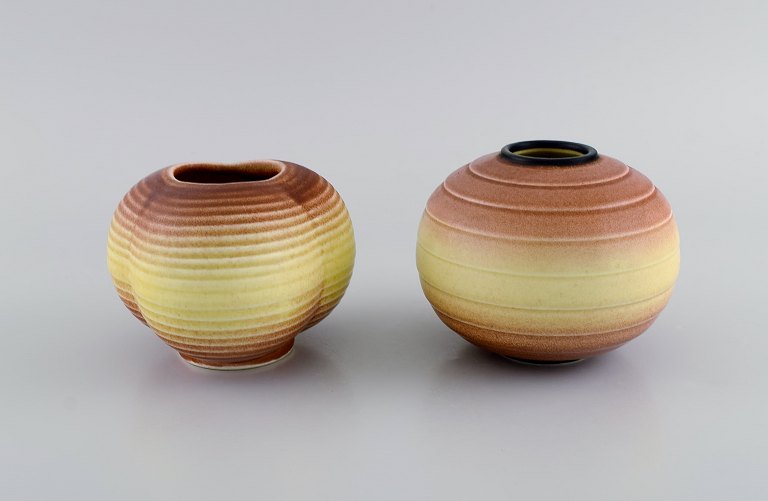 Gertrud Lönegren (1905–1970) for Rörstrand. To runde vaser i glaseret keramik. Smuk fersken glasur. 1930/40