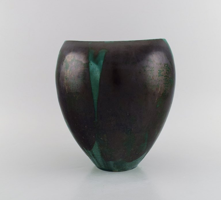 Europæisk studiokeramiker. Unika vase i glaseret stentøj. Smuk glasur i sorte og grønne nuancer. 1960/70