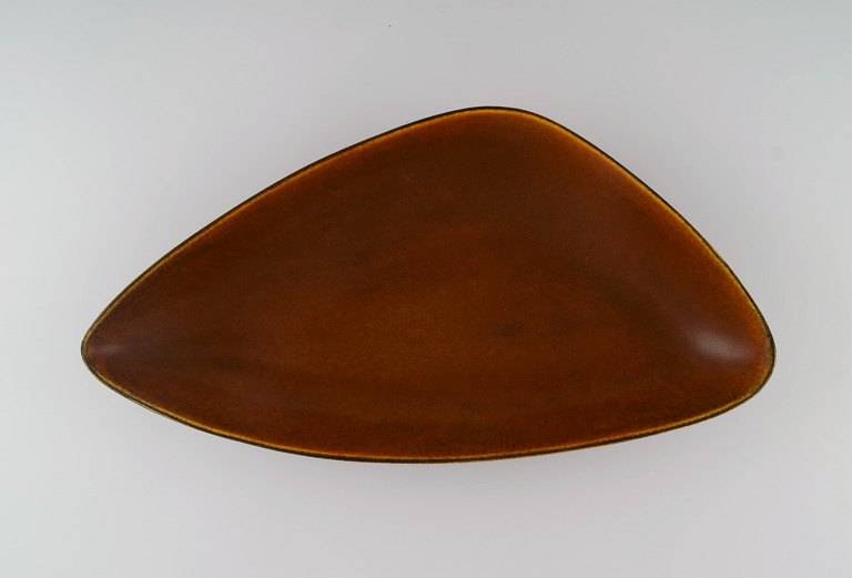 Gunnar Nylund for Nymølle. Fad / skål i glaseret keramik. Smuk glasur i lyse brune nuancer. 1960