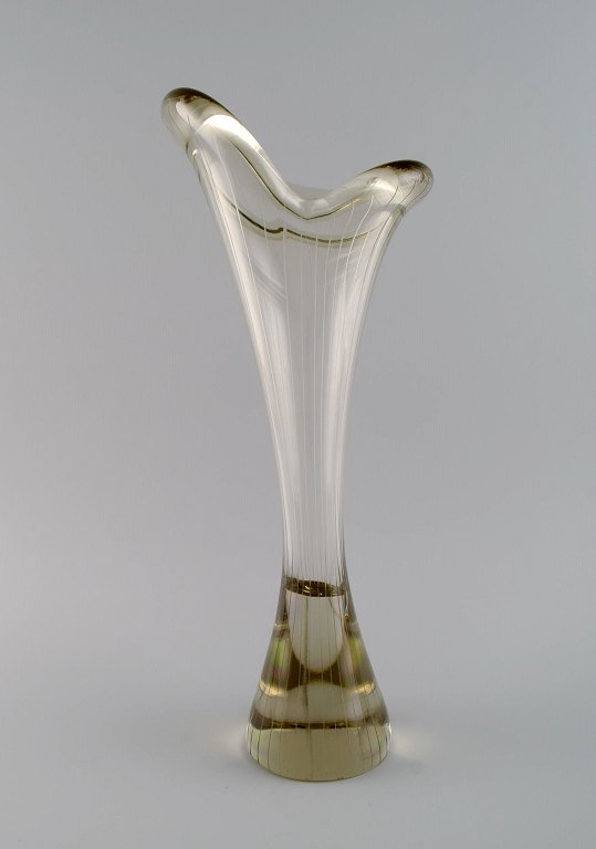 Mikko Helander for Humppila Lasi. Large organically shaped vase in mouth blown art glass. Finnish design, 1960s.