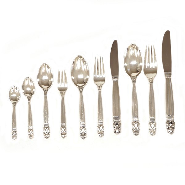 Georg Jensen Kongebestik i sølv.Johan Rohde for Georg Jensen: Konge sølvbestik til 12 personer med tagtøj. I alt 147 dele