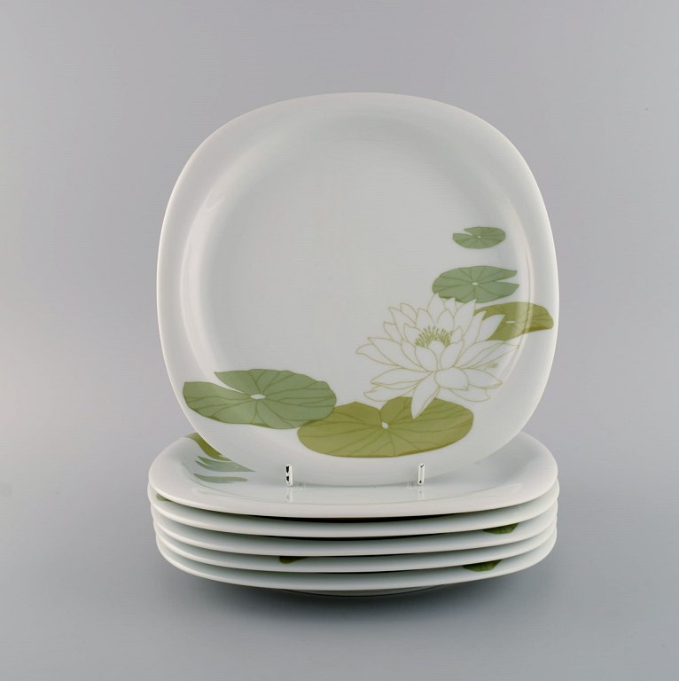 Timo Sarpaneva for Rosenthal. Six rare Suomi porcelain dinner plates decorated with water lilies. 1970s / 80s.