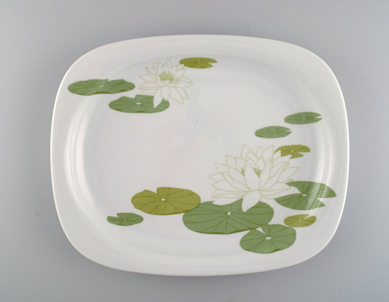 Timo Sarpaneva for Rosenthal. Rare Suomi porcelain serving dish decorated with water lilies. 1970s / 80s.