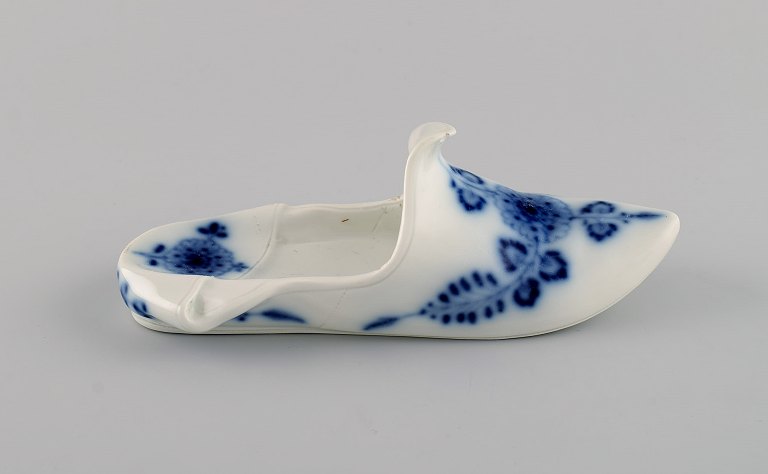 Meissen, Germany. Antique miniature slipper in hand-painted porcelain. Late 19th century.