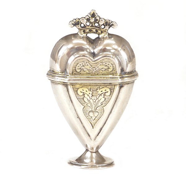 Partily gilt Danish silver vinaigrette. Hans Busch, Aalborg, 1766-1803. H: 7,2cm. W: 37,3gr
