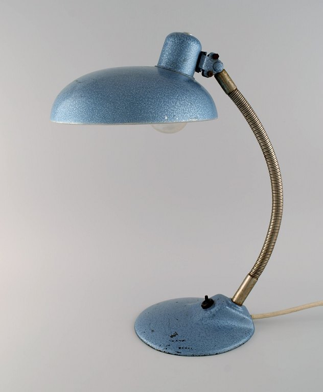 Justerbar skrivebordslampe i original turkis hammerlak. Industrielt design, midt 1900-tallet.