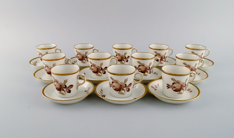 12 Royal Copenhagen Brown Rose mocha / coffee cups with saucers in hand-painted porcelain with flowers and gold edge. Dated 1968.