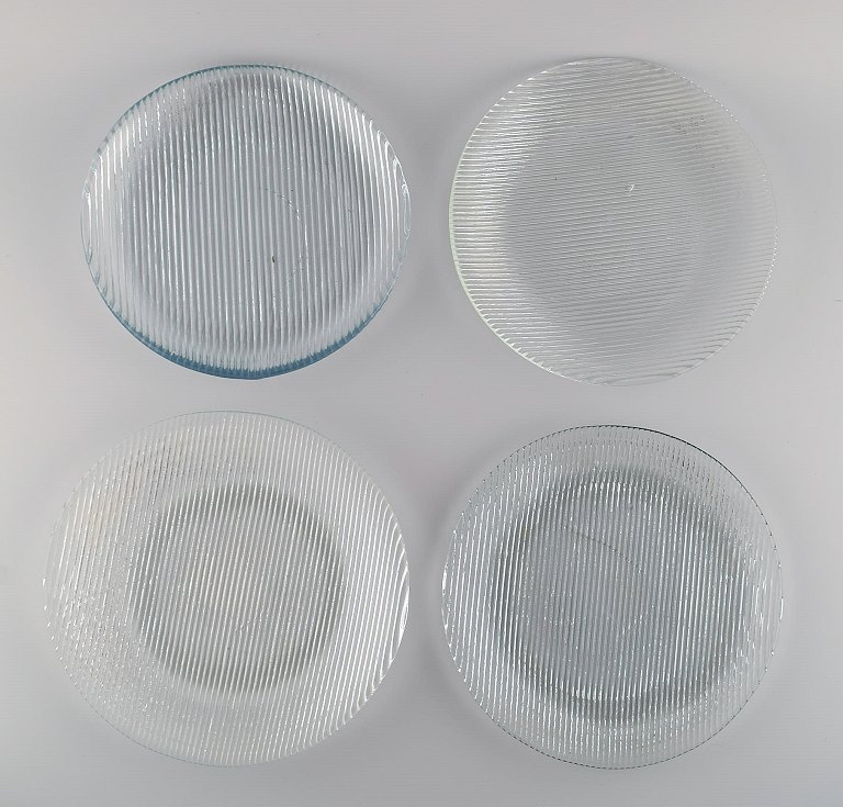 Per Lütken for Holmegaard. Fire "Buffet" tallerkener i mundblæst kunstglas. 1980