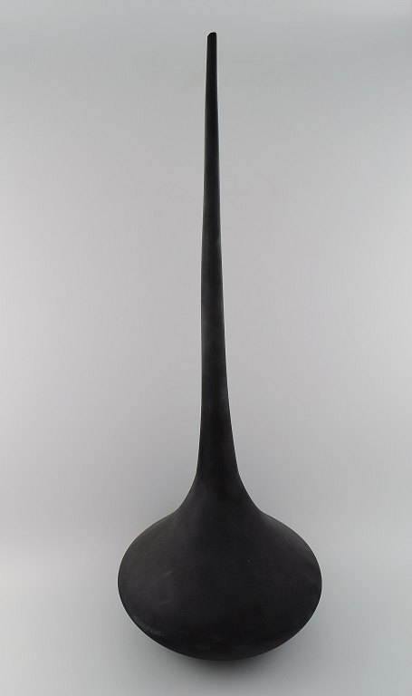 Colossal drop shaped Murano vase in matt black mouth-blown art glass. Limited edition 36/300. Italian design, late 20th century.