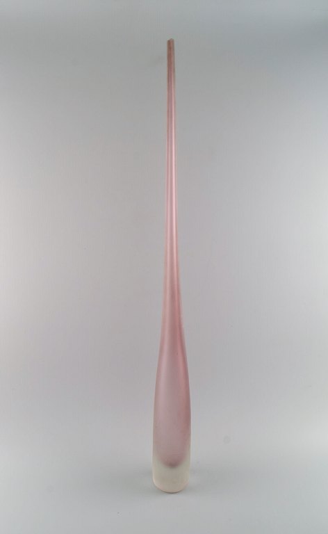 Kolossal Murano vase i lyserødt og materet mundblæst kunstglas. Limited edition 1/400. Italiensk design, sent 1900-tallet.