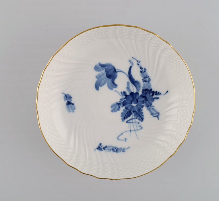 Royal Copenhagen Blue Flower Curved bowl on base with gold edge. 1970s. Model number 10/1532.