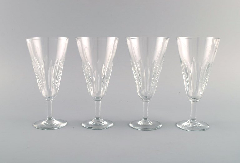 Baccarat, Frankrig. Fire art deco champagnefløjter i klart mundblæst krystalglas. 1930