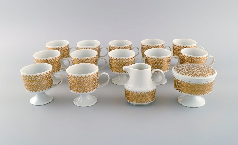 Tapio Wirkkala for Rosenthal. Kaffeservice til tolv personer. Porcelæn med gulddekoration. 1970