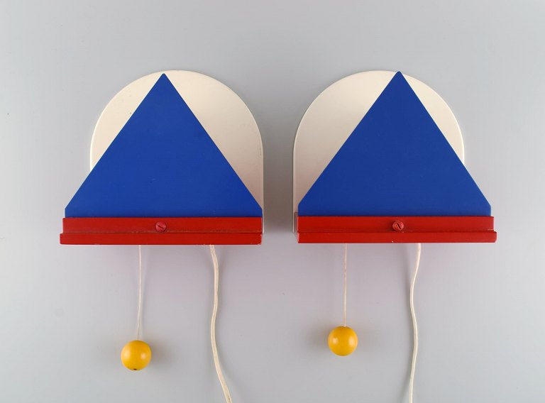 Ettore Sottsass (1917-2007), italiensk arkitekt og designer. Et par sjældne vintage væglamper. 1980