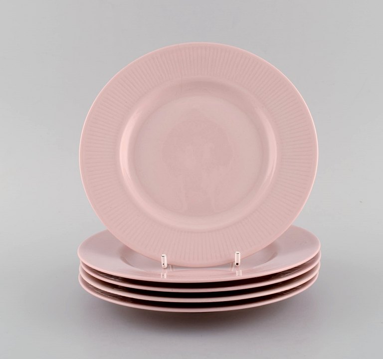 Fem Arabia tallerkener i pink glaseret porcelæn. Midt 1900 tallet.