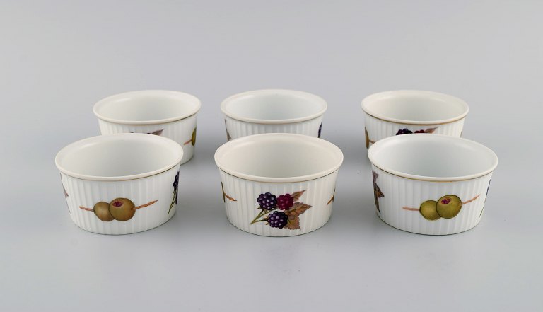 Royal Worcester, England. Six small Evesham porcelain bowls decorated with fruits and gold rim. 1980s.