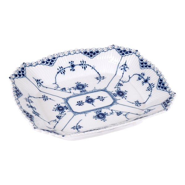 Royal Copenhagen musselmalet helblonde brødbakke. 1. sortering. #420. H: 4cm. L: 26cm. B: 22cm