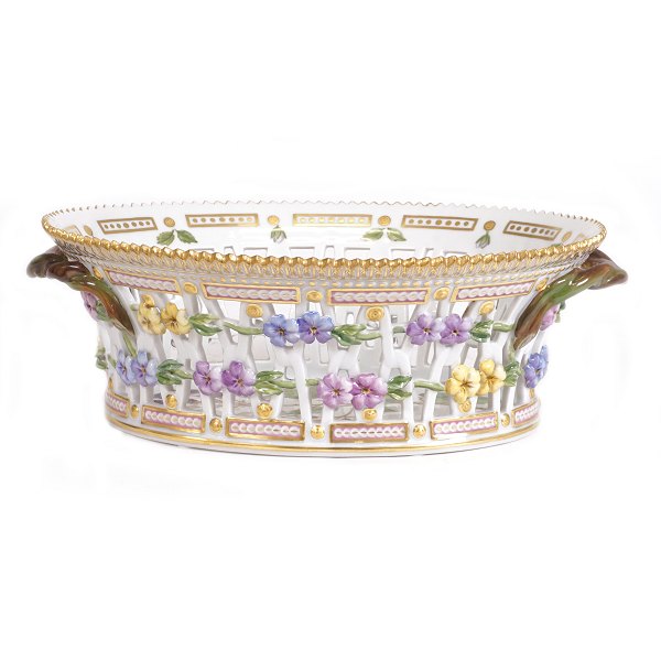Royal Copenhagen Flora Danica fruit bowl #3526. "Rubus Iciaphlus Lge". H: 8,5cm. L: 26cm