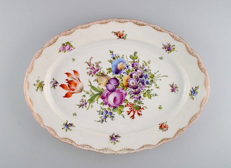 Large Meissen serving dish in porcelain with hand-painted flowers and gold decoration. Late 19th century.
