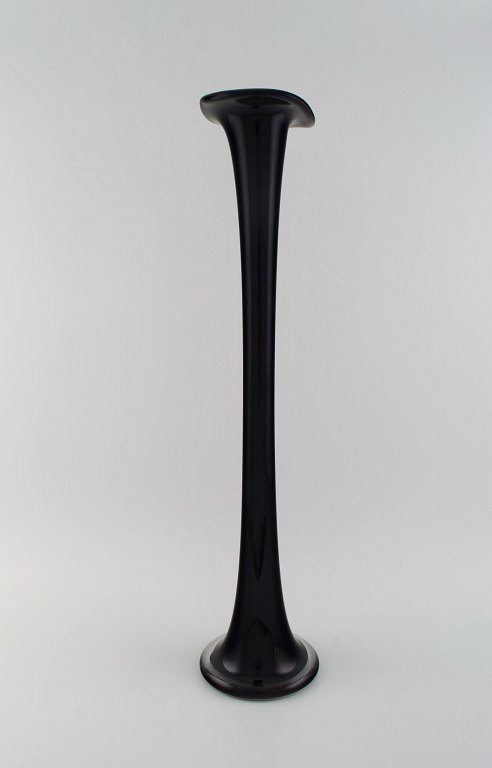 Kolossal Murano gulvvase i sort mundblæst kunstglas. Italiensk design, 1980