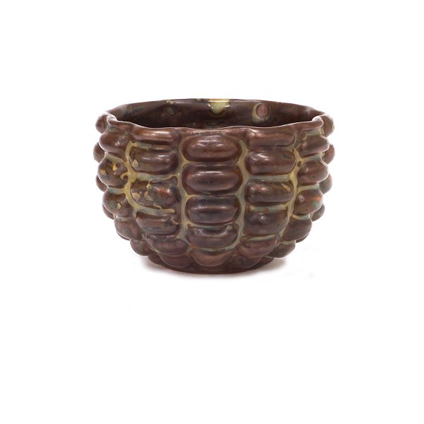 Axel Salto, 1889-1961, stoneware bowl. Signed Salto for Royal Copenhagen. H: 6,3cm. D: 9,7cm