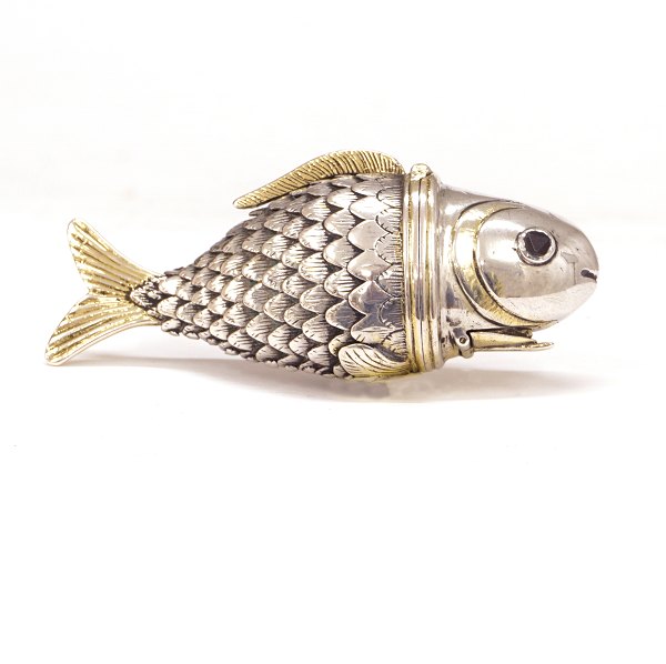 Silver vinaigrette in the shape of a fish. Friedrich Christopher Hansen, 1760-95, Aabenraa. L: 7,4cm. W: 42,8gr