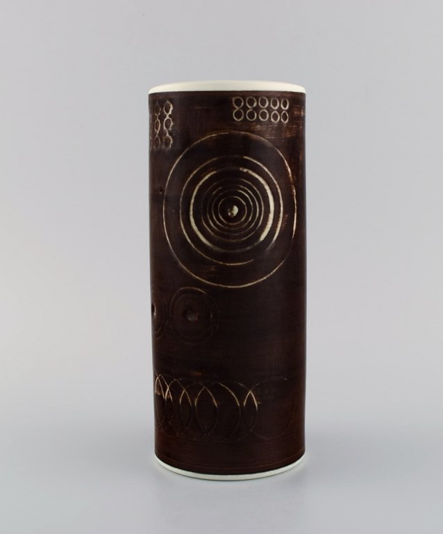Olle Alberius for Rörstrand. Cylindrical Sarek vase in hand-painted and glazed ceramics with geometric patterns. Swedish design, 1960s/70s.