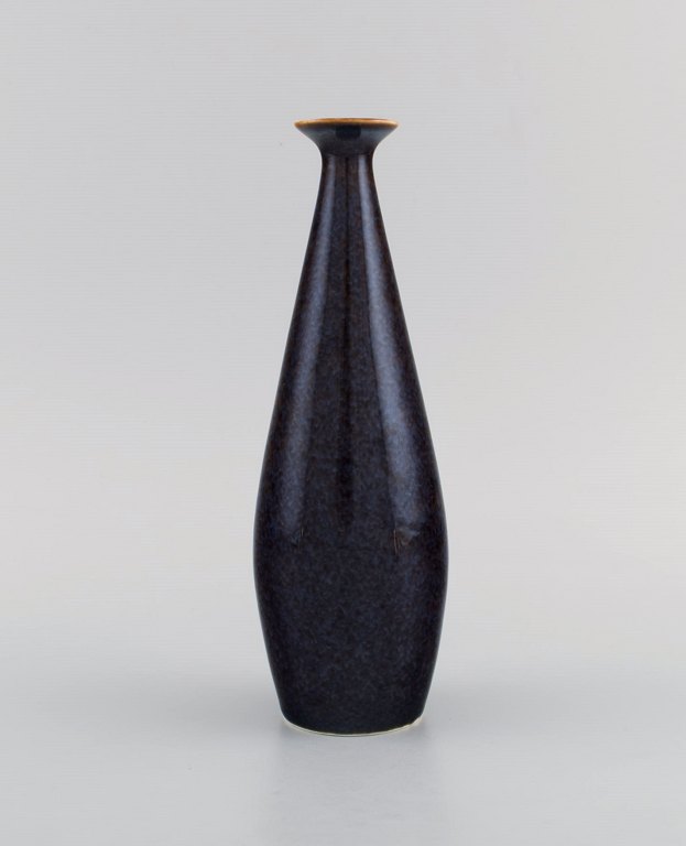 Carl Harry Stålhane (1920-1990) for Rörstrand. Vase i glaseret keramik. Smuk spættet glasur. 1960