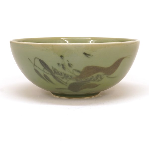 Stoneware bowl by Thorkild Olsen for Royal Copenhagen signed and dated 20.08.48. H: 10cm. D: 23cm