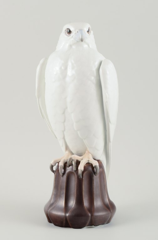 Large falcon, porcelain figure, B&G model no. 1531.1920/30s.