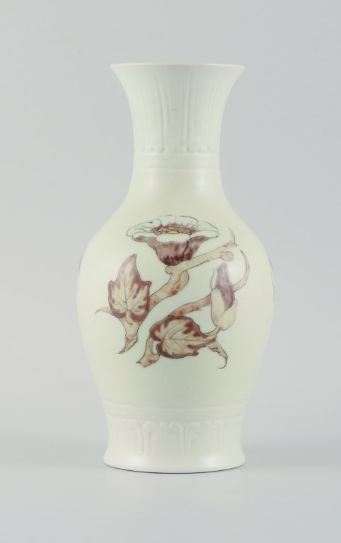 Jo Hahn Locher (1876-1960) for Bing & Grøndahl. Unikavase. 1930’erne.